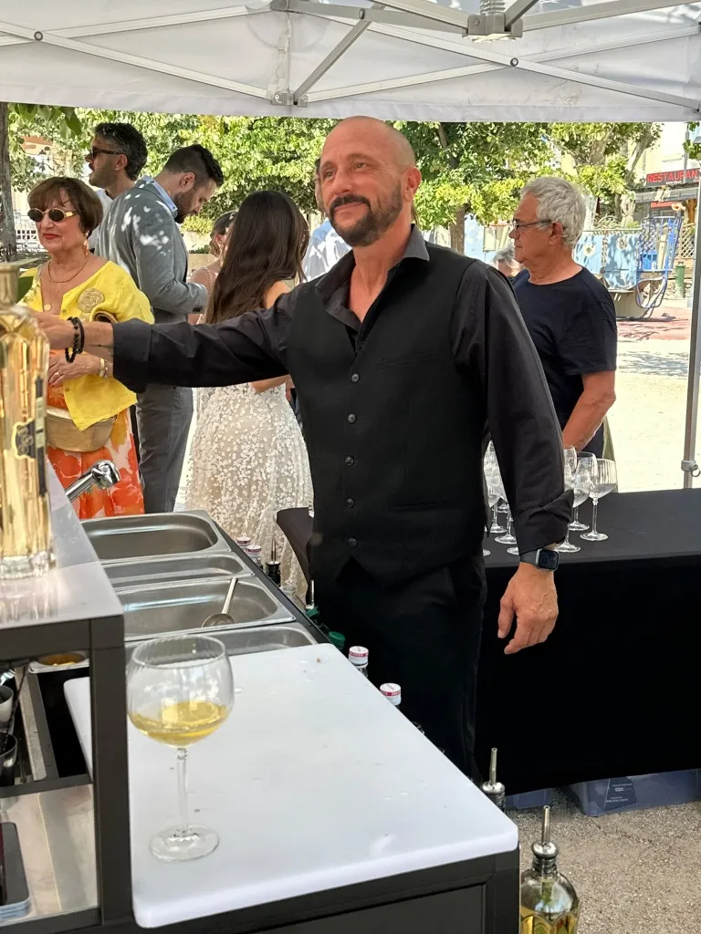 Sébastien barman sortie de mairie Carqueiranne
